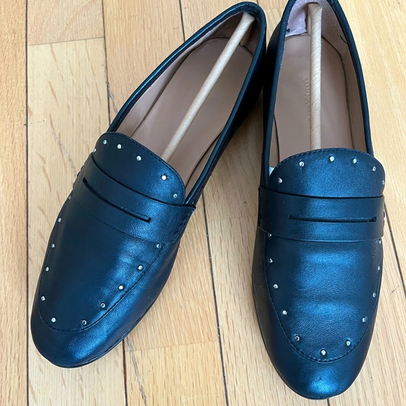 Banana Republic Black Studded Loafers Sz 8.5 Super Soft - Picture 2 of 11